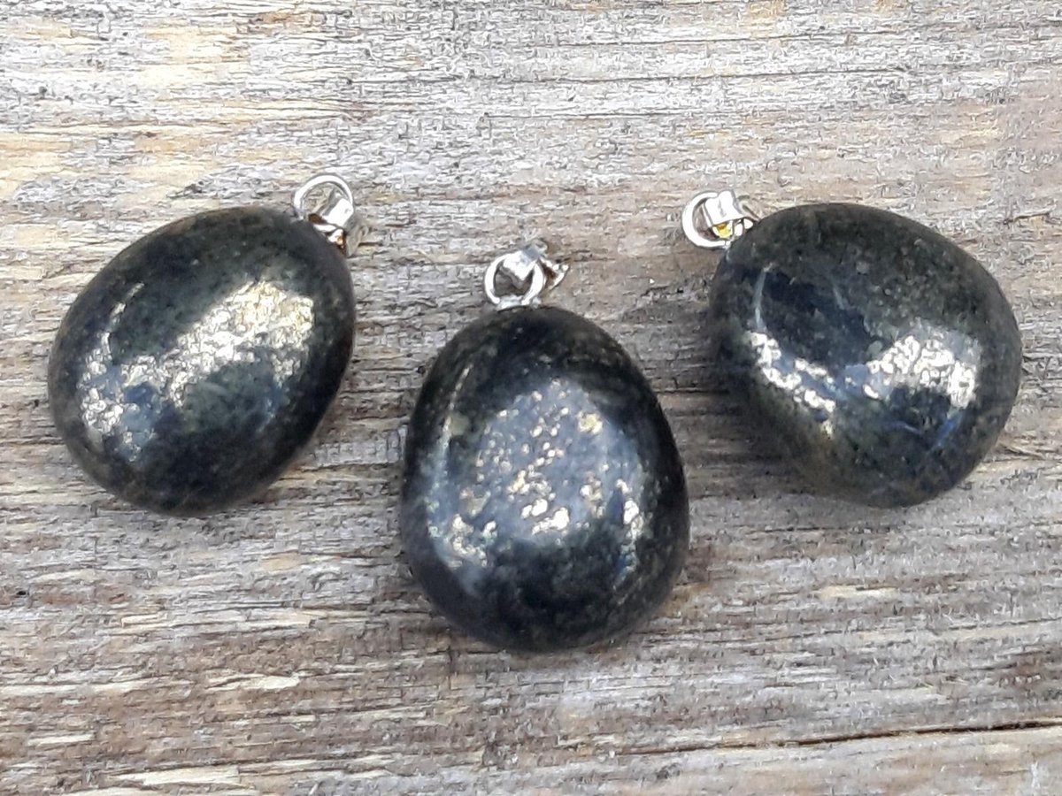 Edelsteen Toermalijn in Pyriet hanger